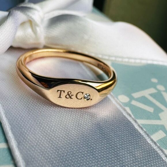 💛NEW Tiffany & Co Micro Signet Diamond Ring in 18k Rise Gold💛 - Picture 4 of 5